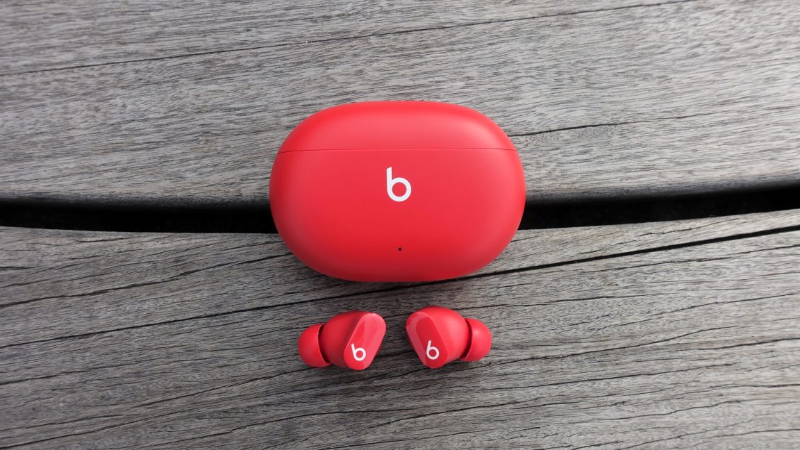 Source-feed image associated with Apple patches high-severity eavesdropping vulnerability in Beats Studio Buds