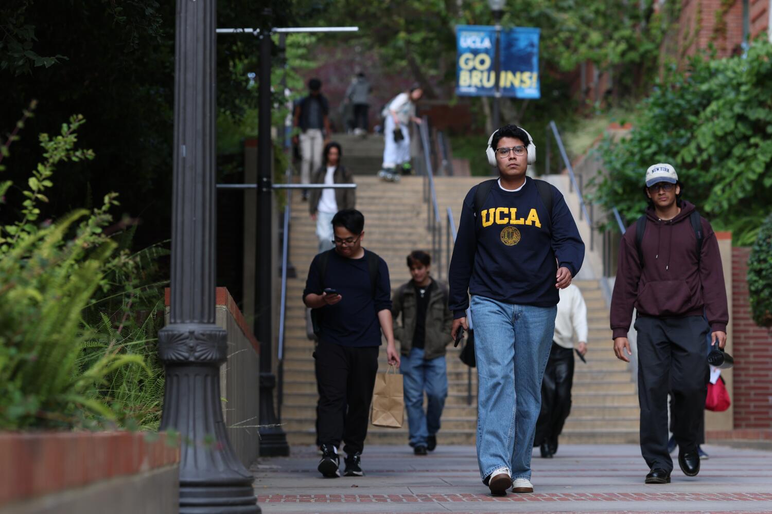 Source-feed image associated with UC to consider reinstating SAT, ACT tests after faculty say students are deficient in math