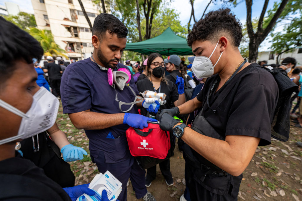 Source-feed image associated with Aid workers warn of infectious diseases, overwhelmed hospitals after Venezuela earthquakes