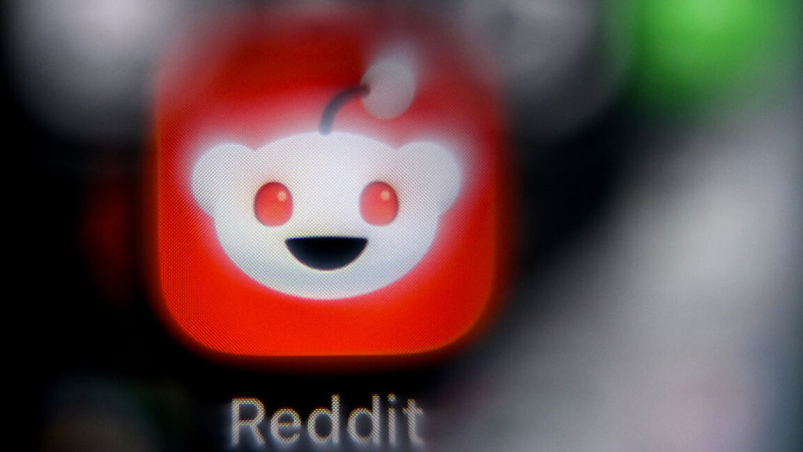 Source-feed image associated with Reddit signals ominous upcoming "changes” for old.reddit.com