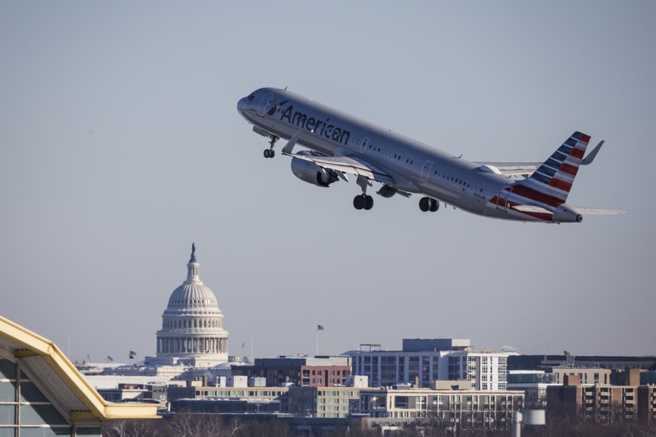 Source-feed image associated with Starlink signs a new airline customer as it races to be the top in-flight internet provider