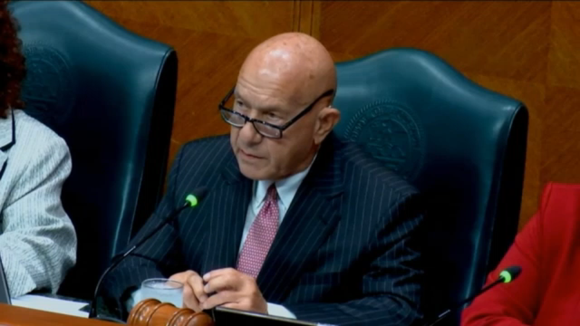 Source-feed image associated with Houston Mayor John Whitmire, police chief ask Texas Rangers for independent investigation into deadly ICE shooting