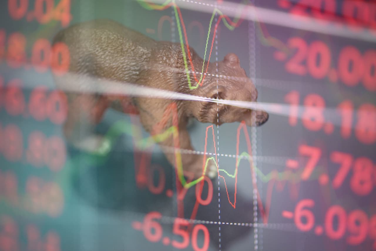 Source-feed image associated with This bear market signal Wall Street ignores is putting your money at risk right now