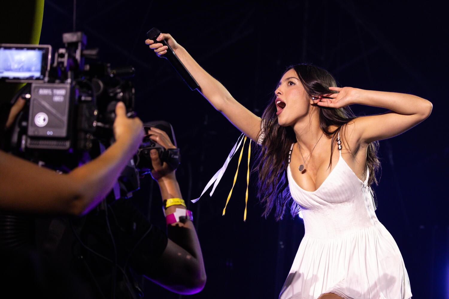 Source-feed image associated with 12 best moments from Olivia Rodrigo's Daisy Chain Fields fest