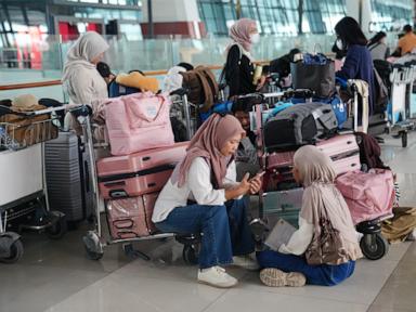 Source-feed image associated with Flights to and from Indonesia’s capital resume after volcanic eruption forced a 2-day closure