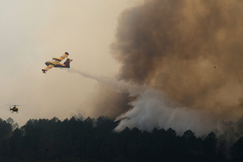 Source-feed image associated with New wildfire evacuations ordered in France, bringing total to 330,000 people displaced in southwestern Europe