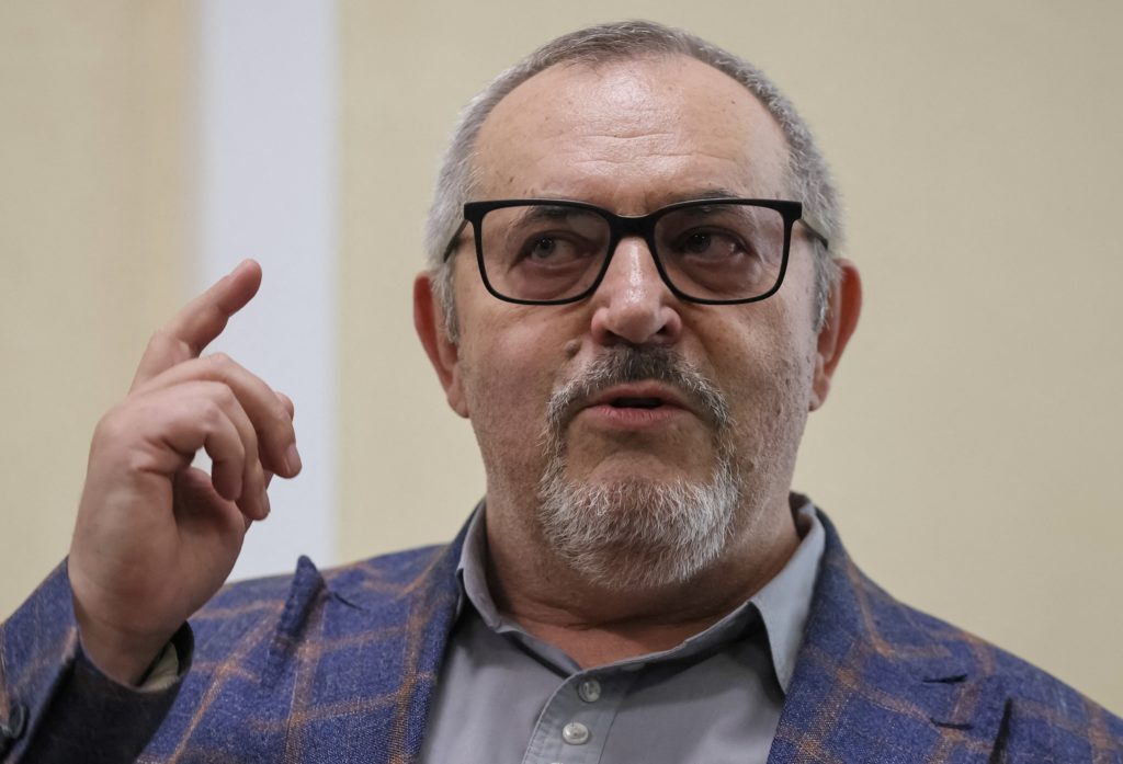 Source-feed image associated with A Putin critic is convicted on charges that will keep him from campaigning for Russia's parliament
