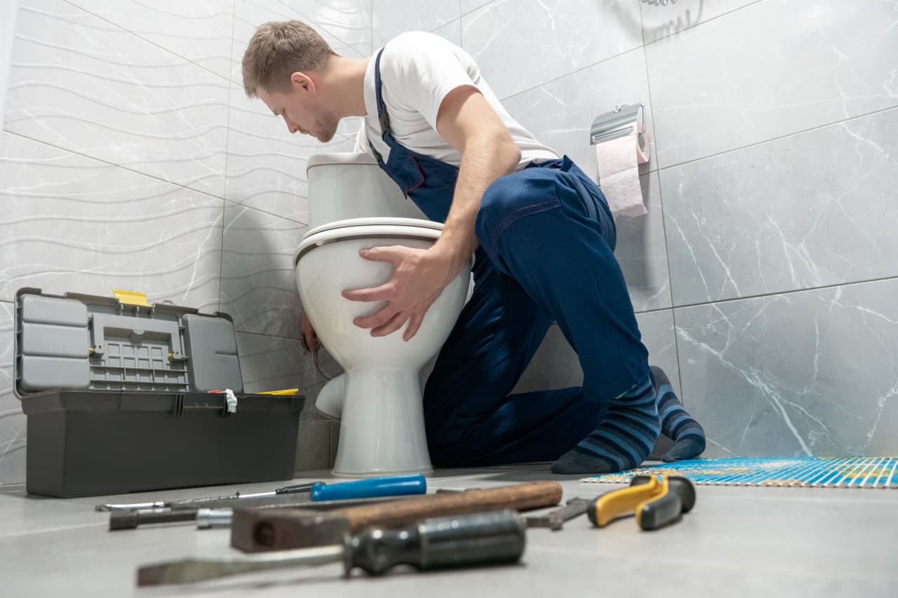 Source-feed image associated with My plumber charged $160 to fix the cistern on my toilet — but created another problem. Do I pay again?