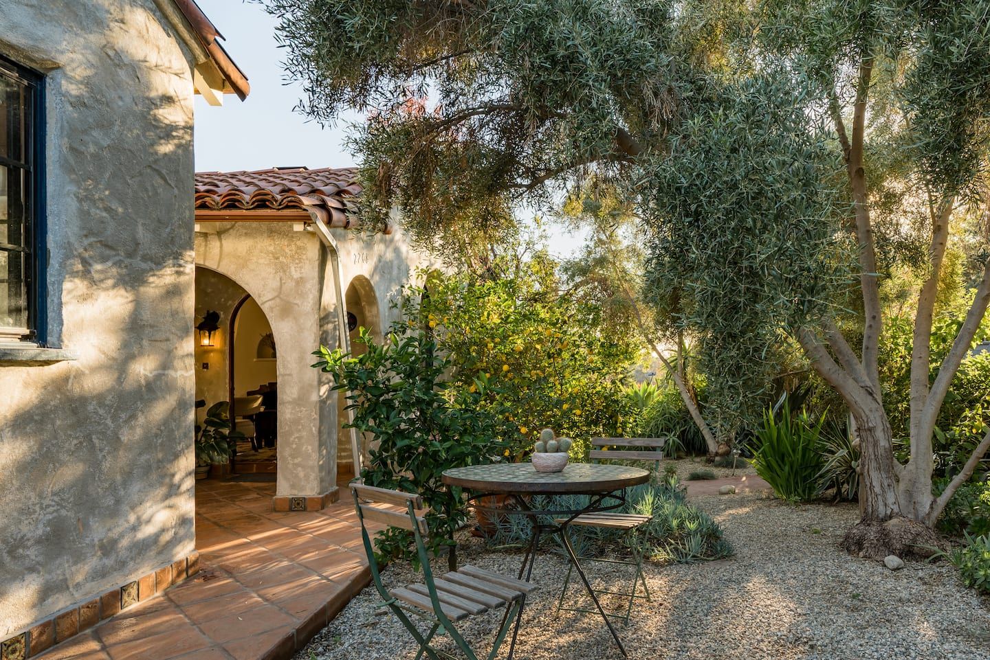 Source-feed image associated with 12 Perfect Long-Term Airbnbs for a Summer Away