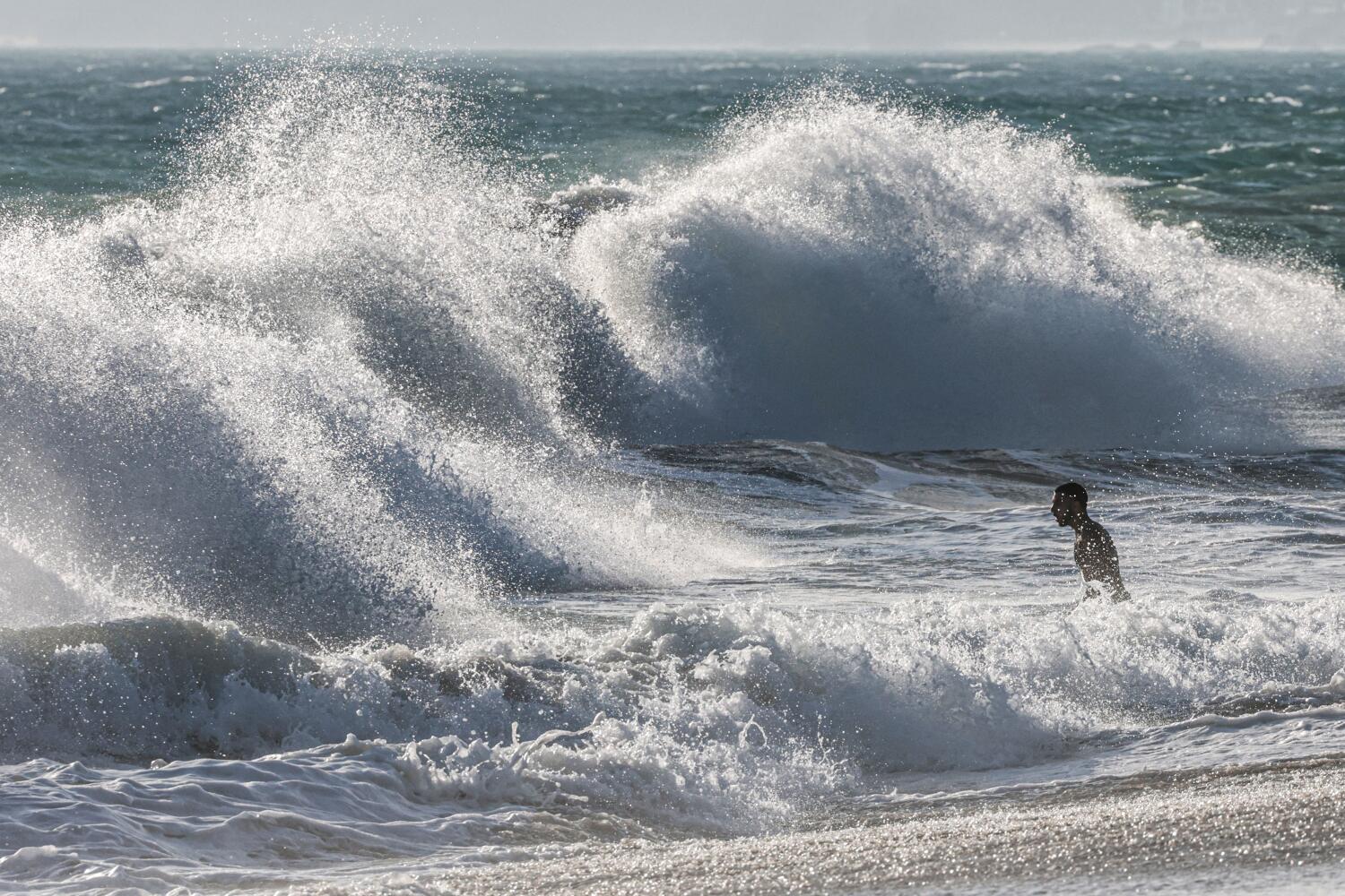 Source-feed image associated with As 3 dangers converge, California's coast faces rare winter of big waves, erosion, flooding