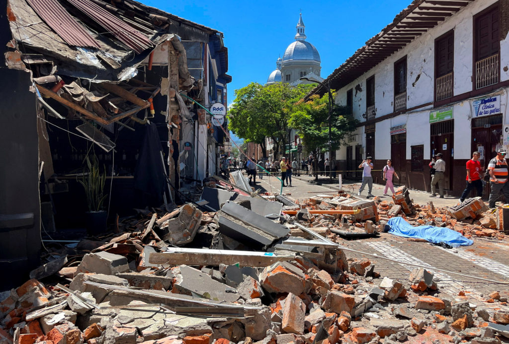 Source-feed image associated with 7.4-magnitude earthquake rocks Colombia, crumbling homes and buildings
