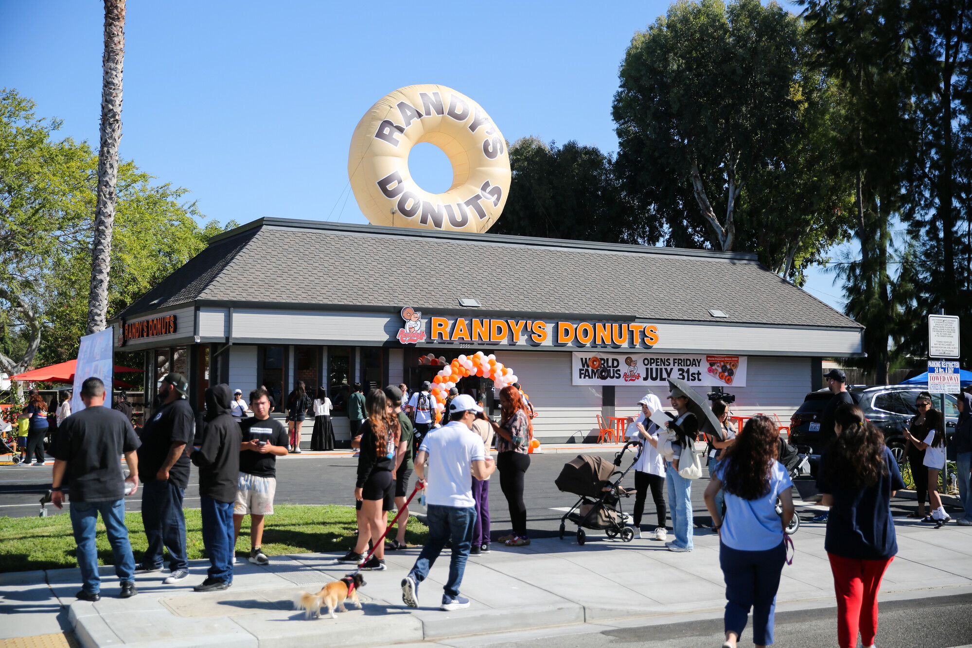 Source-feed image associated with Randy’s Donuts Opens in Santa Clara, Across From Stan’s Donuts