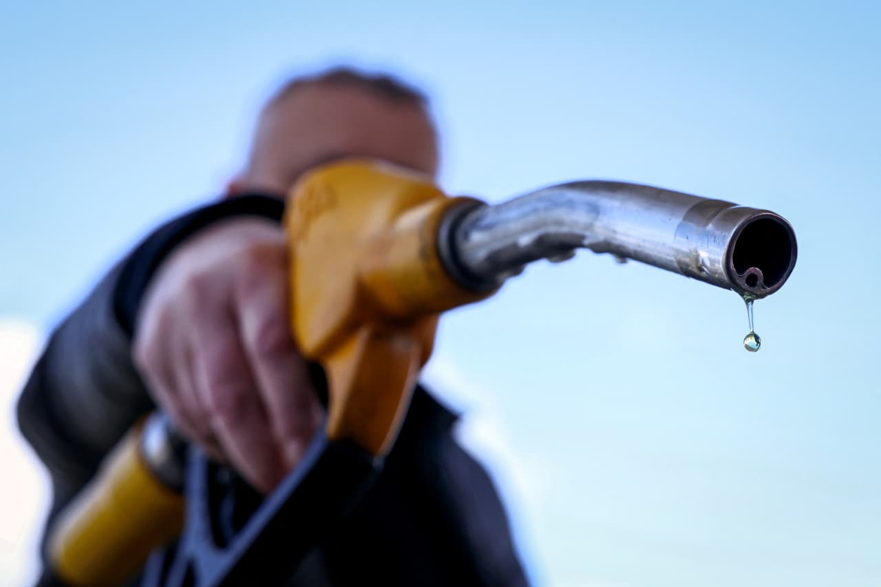 Source-feed image associated with Oil prices may fall, but gasoline prices won’t. Look at the trap we’re in.
