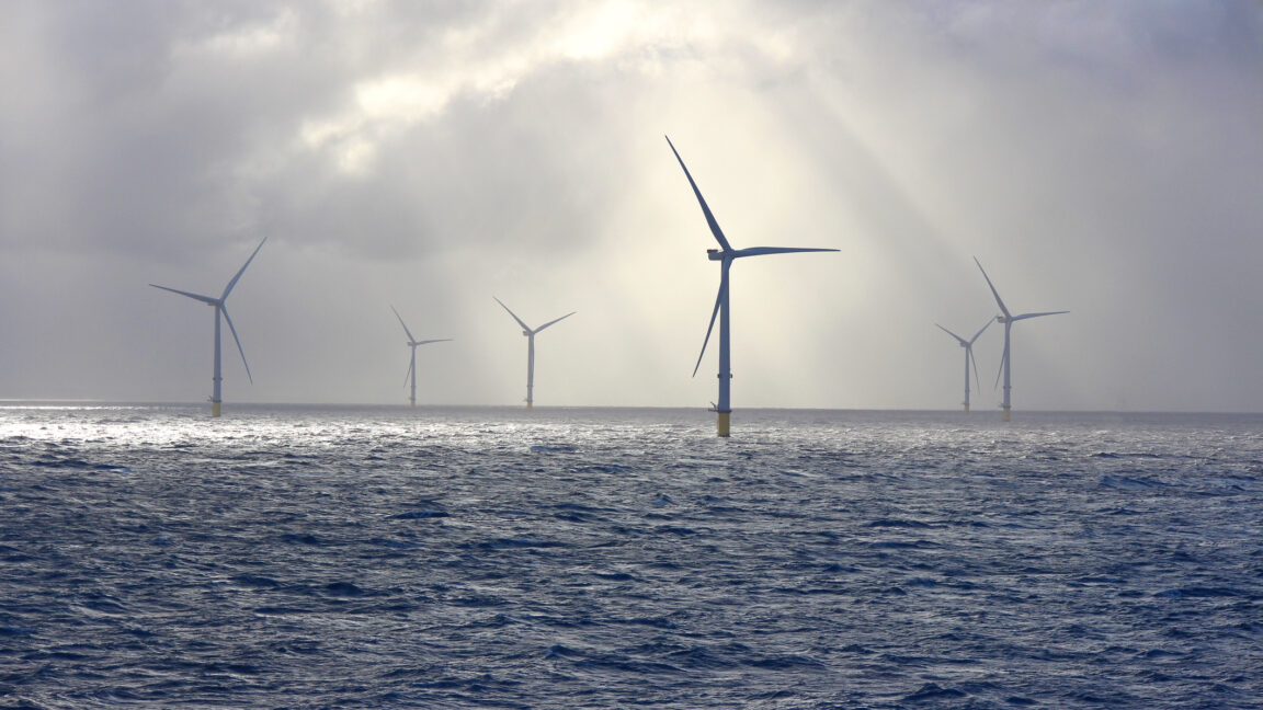 Source-feed image associated with Trump admin abandons fight against wind energy as clean energy output surges