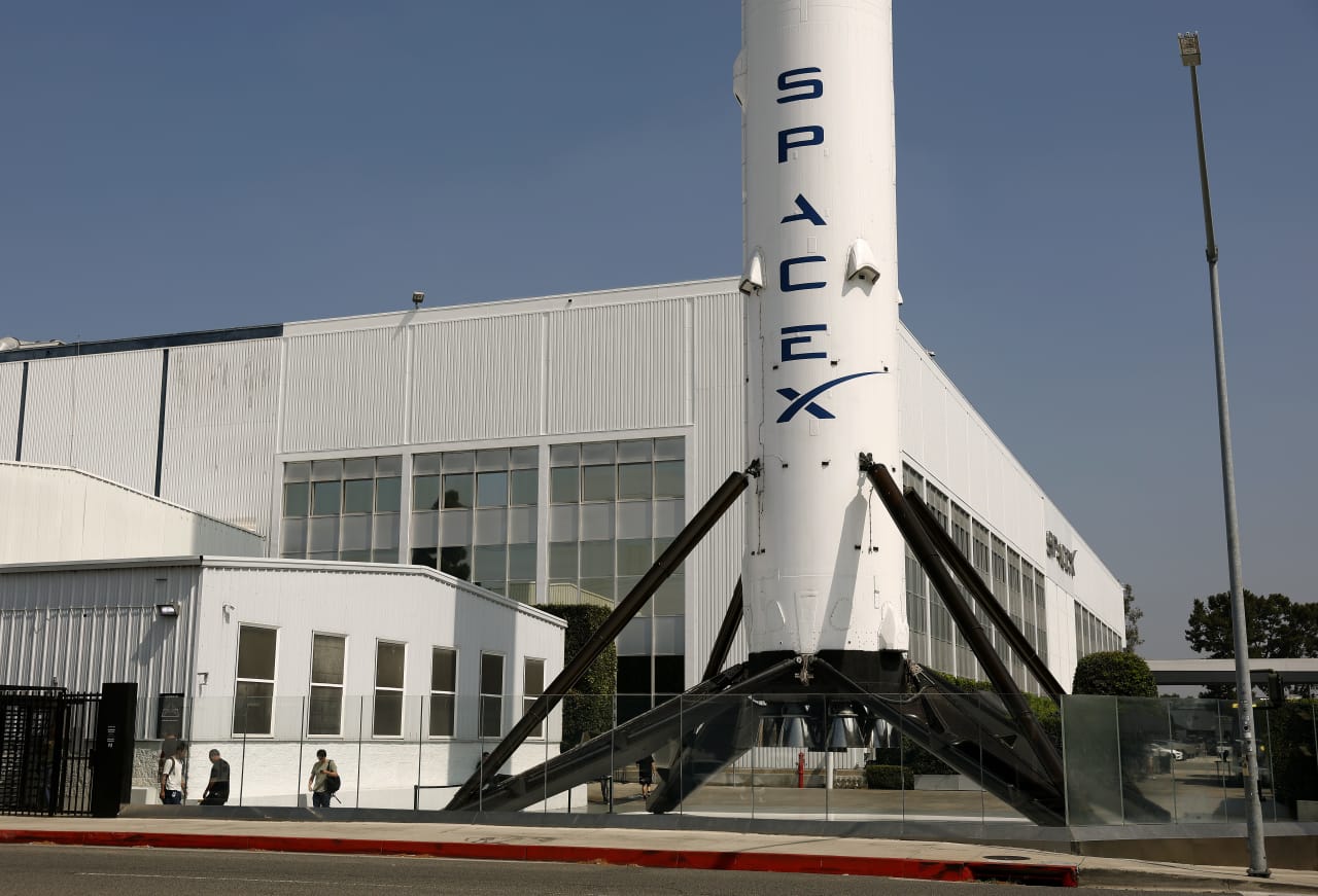 Source-feed image associated with There are six stocks that hedge funds and mutual funds are both overweight — and SpaceX is one