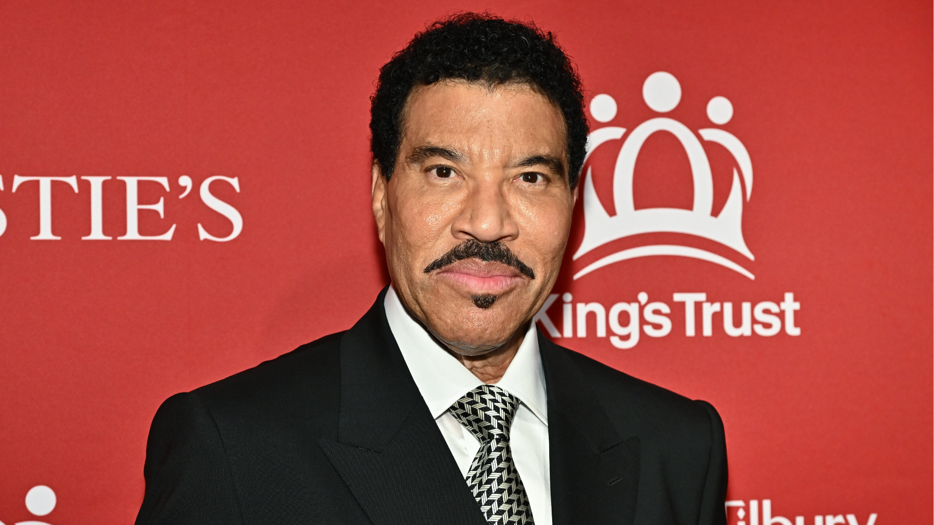 Image from linked report: Lionel Richie pausing touring due to heart procedure, rep says