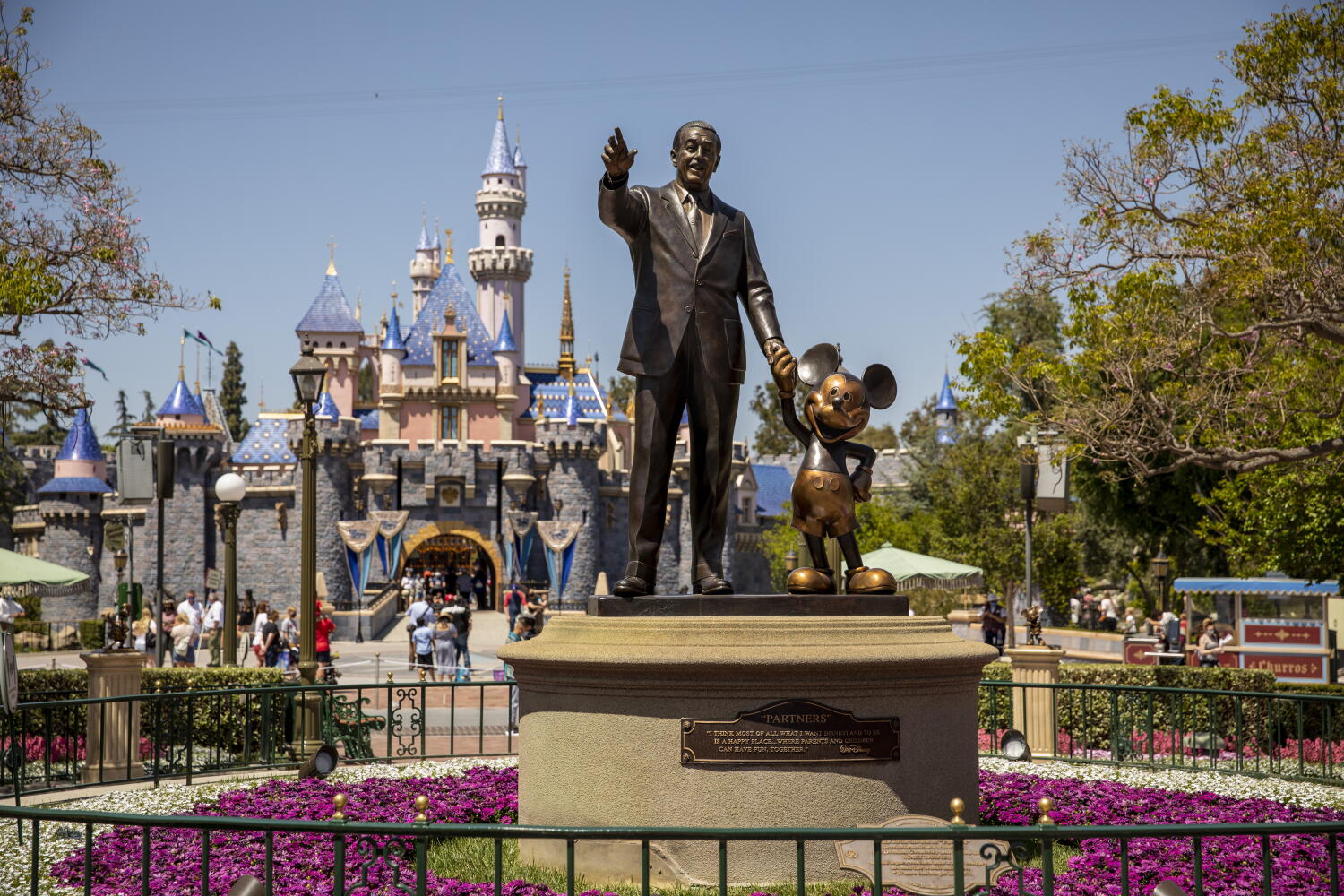 Image from linked report: Social media influencer says she was groped on Disneyland livestream. A man has been arrested
