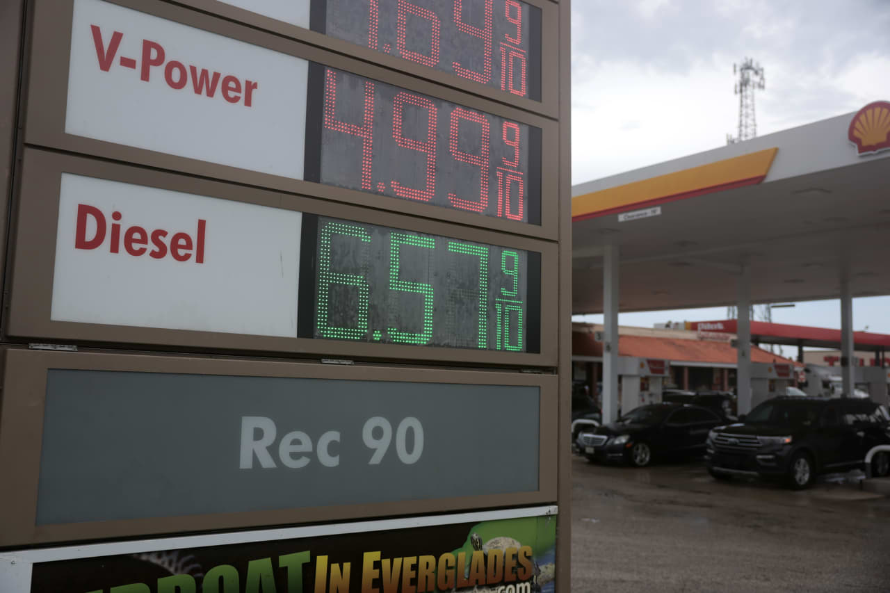 Source-feed image associated with Top Senate Republican floats a diesel export ban as prices soar. It might not work.