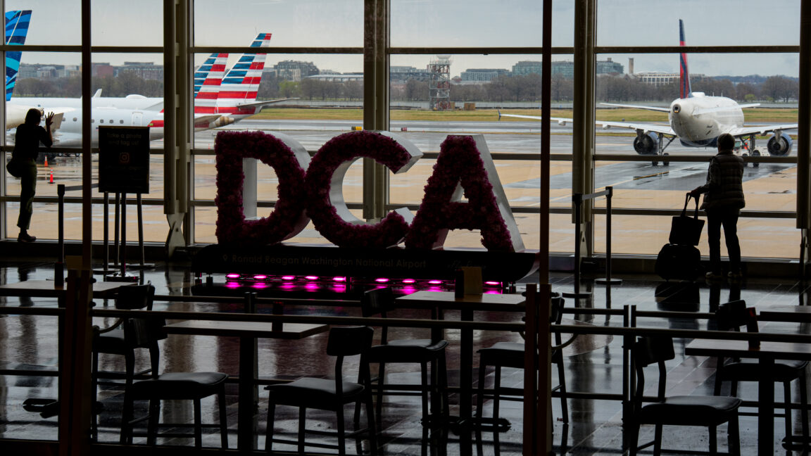 Source-feed image associated with FAA tees up $875M AI tool to help manage air traffic congestion