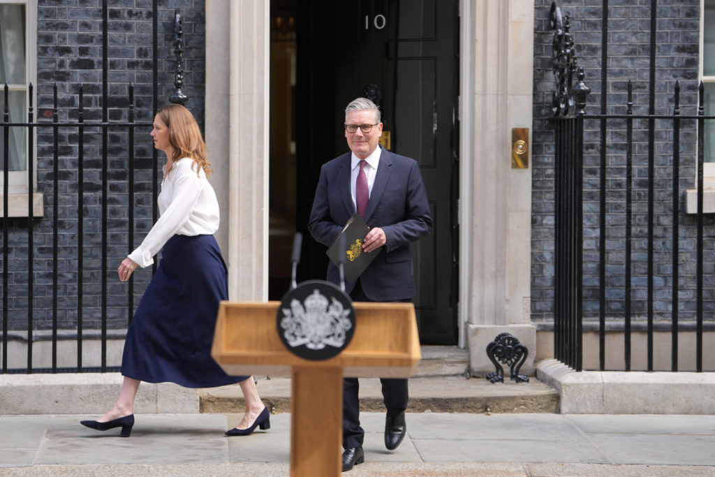 Source-feed image associated with Starmer says he'll resign as UK prime minister, roiling British politics yet again