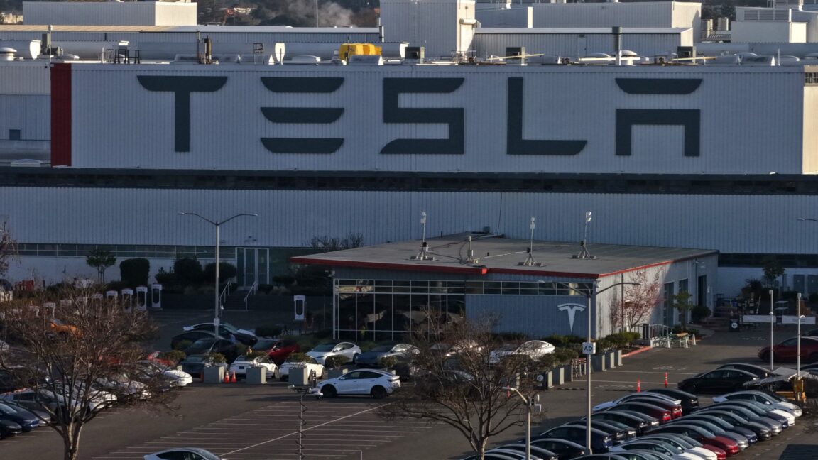 Source-feed image associated with California defeats Tesla's attempt to throw out racial discrimination lawsuit