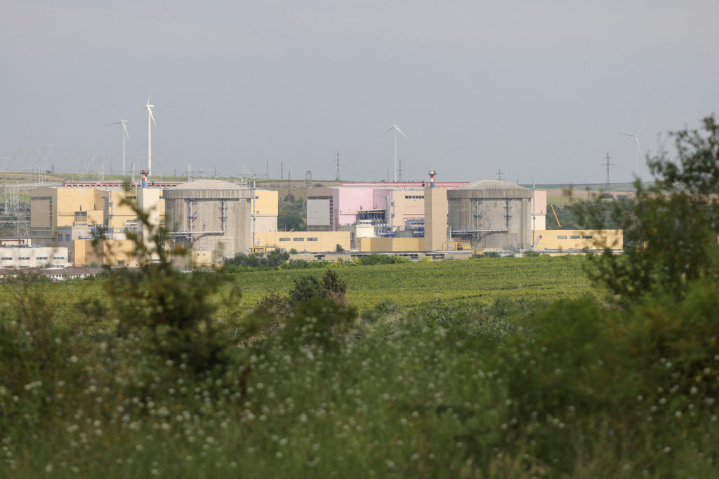 Source-feed image associated with Romania begins shutdown of nuclear plant's 2nd reactor amid low water levels on Danube River
