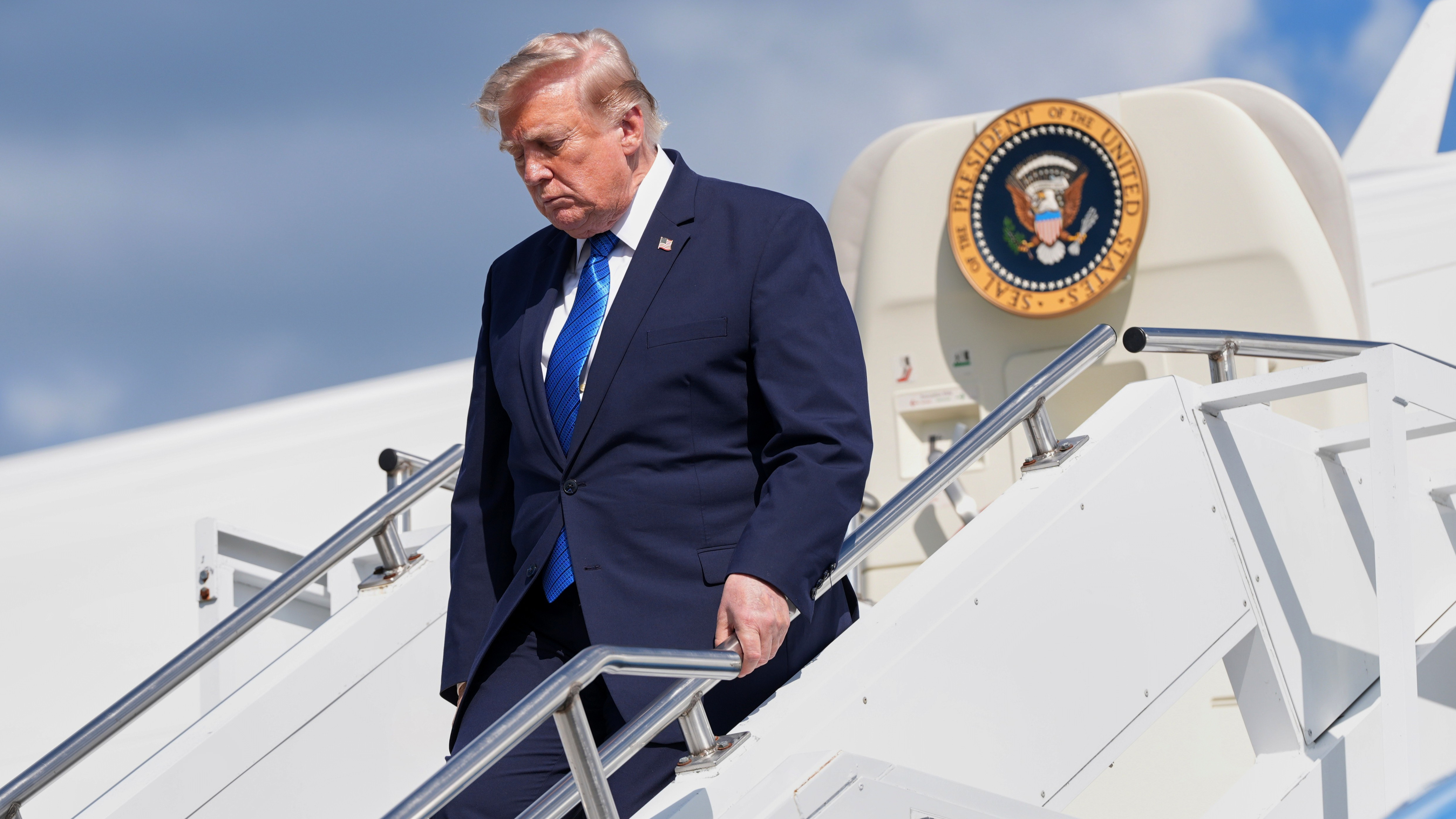 Source-feed image associated with Trump says Gulf leaders' input weighed heavily in decision to hold off on ordering new Iran strikes