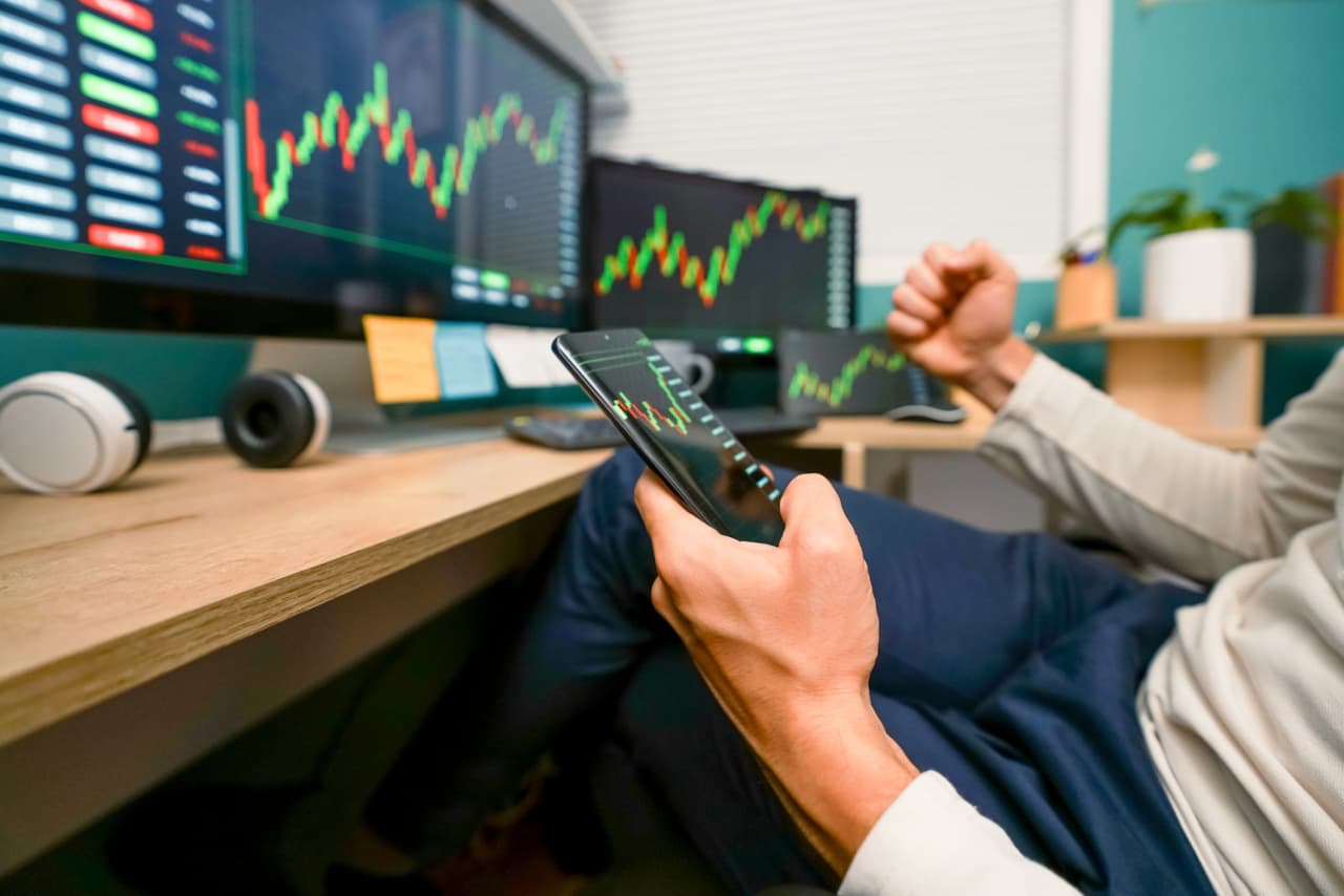 Source-feed image associated with About 95% of day traders lose money, but a new rule will make it easier to do so anyway