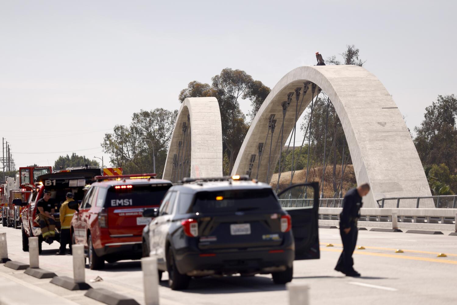 Source-feed image associated with Man arrested after climbing to top of L.A.'s 6th Street Bridge, drawing police and stopping traffic