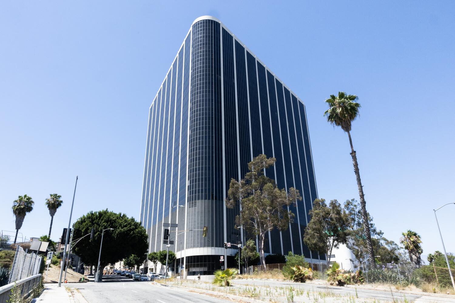 Source-feed image associated with LAUSD faces 'severe' signs of insolvency; county warns it could take control of budget