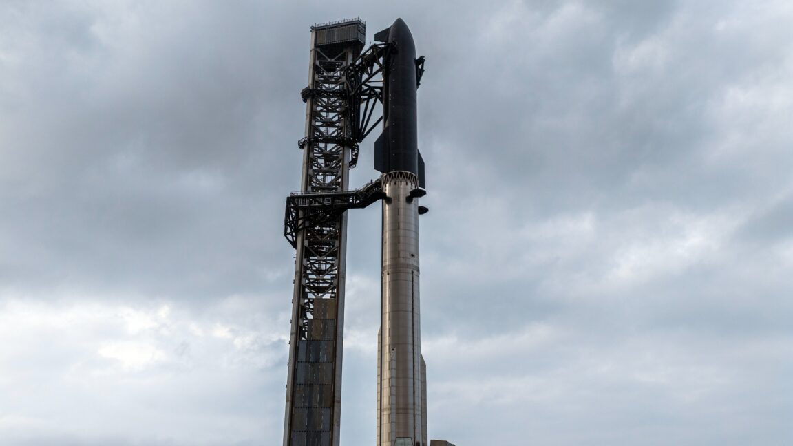 Source-feed image associated with SpaceX declares Starship ready for orbit, sets launch date next week