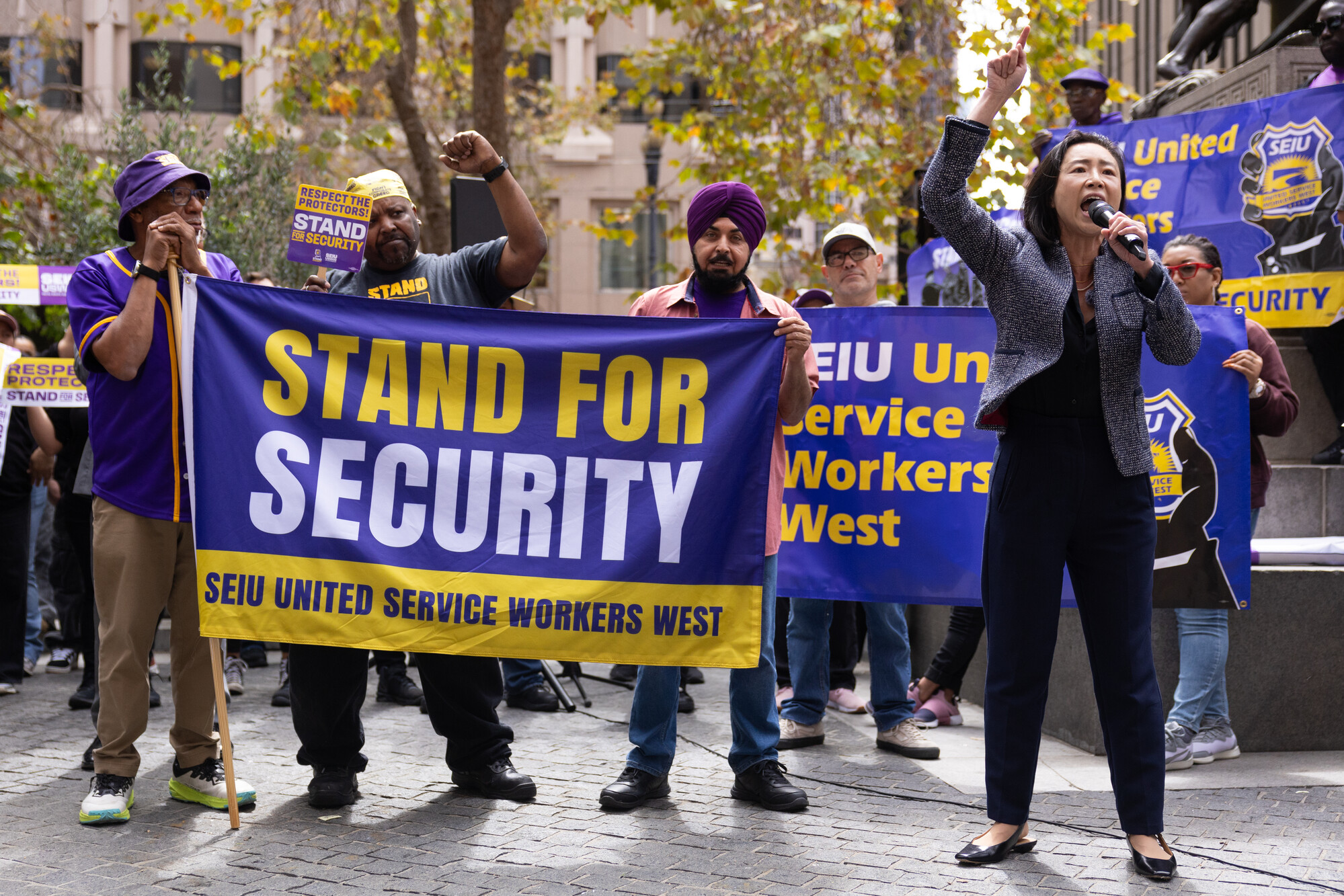 Source-feed image associated with Workers Guarding San Francisco’s Wealthiest Companies Vote to Authorize a Strike