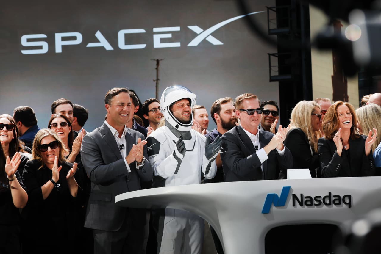 Source-feed image associated with SpaceX options volume explodes as trading kicks off. Here is a low-risk strategy to play the massive surge.