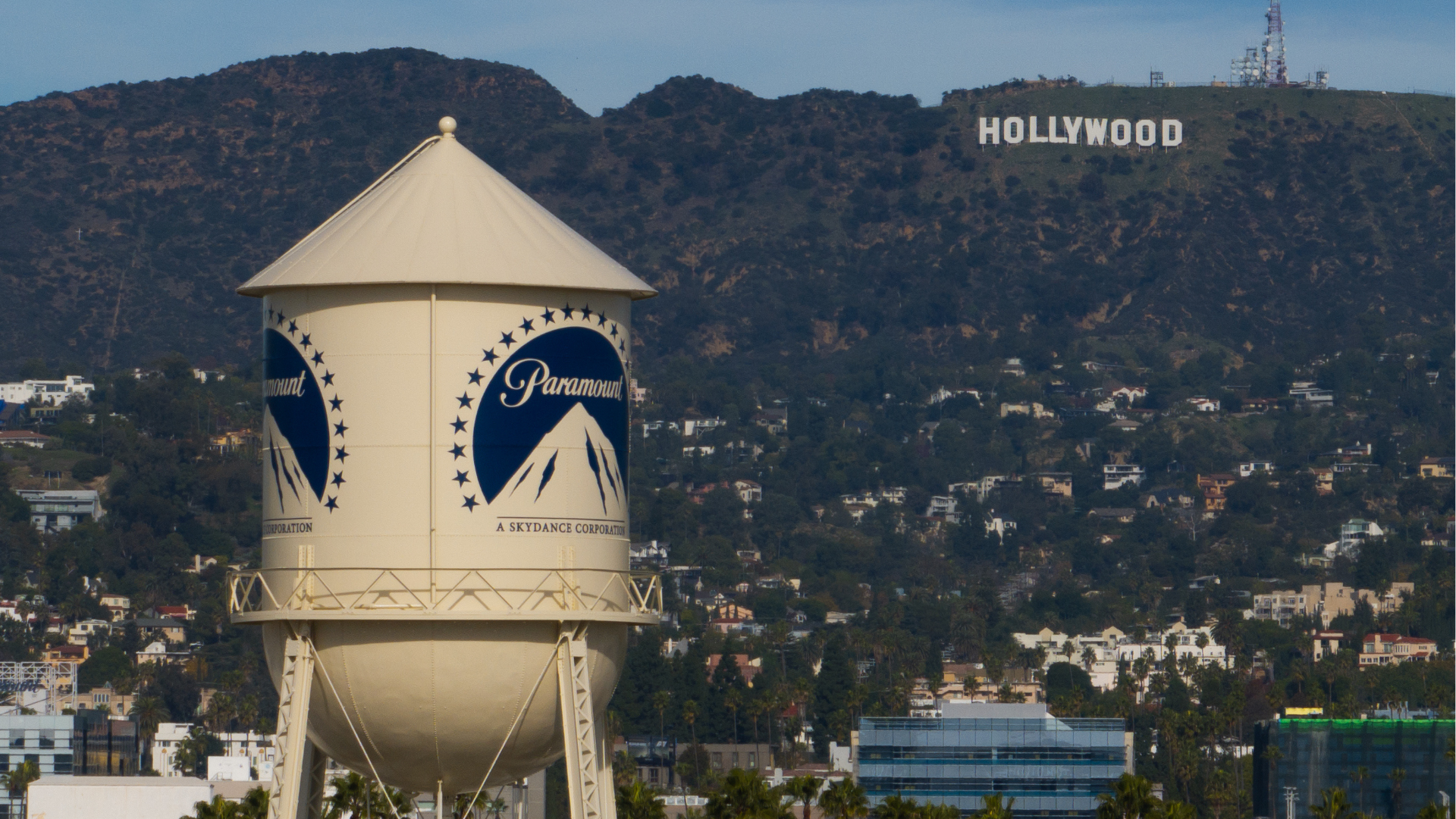 Source-feed image associated with Paramount agrees to delay closing its Warner Bros buyout for months while judge considers challenge