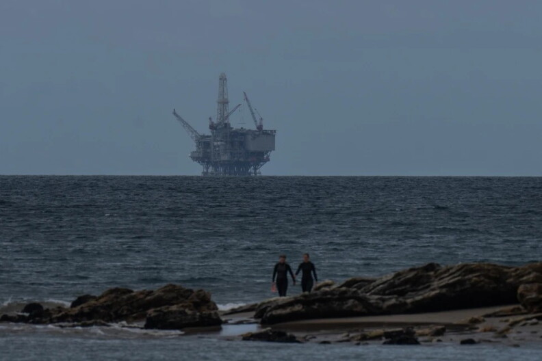Source-feed image associated with Trump administration ratchets up its fight to get more oil flowing from California