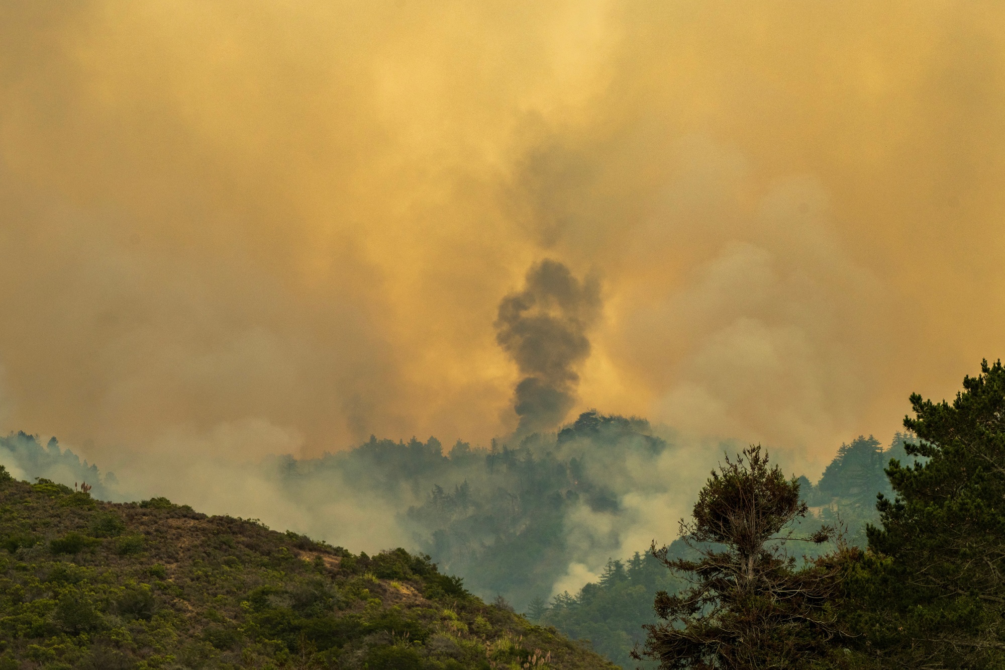 Source-feed image associated with Crews Struggle to Contain Big Sur Fires With El Niño on the Horizon