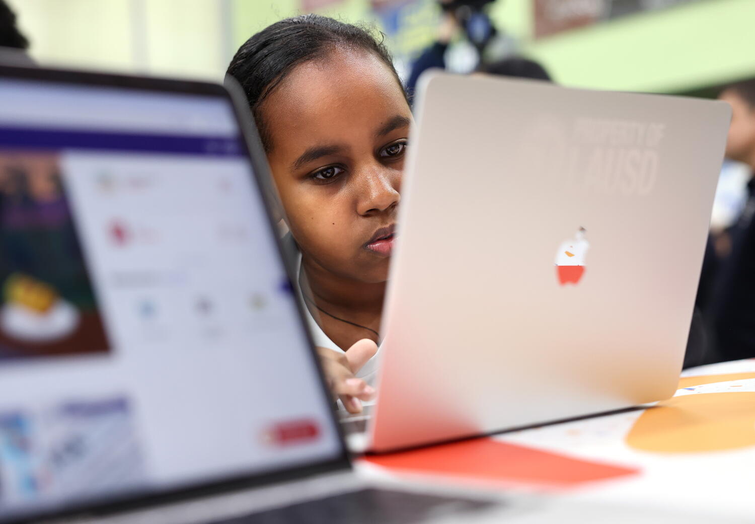 Source-feed image associated with LAUSD adopts moratorium on student AI use, another big move to limit classroom computer use