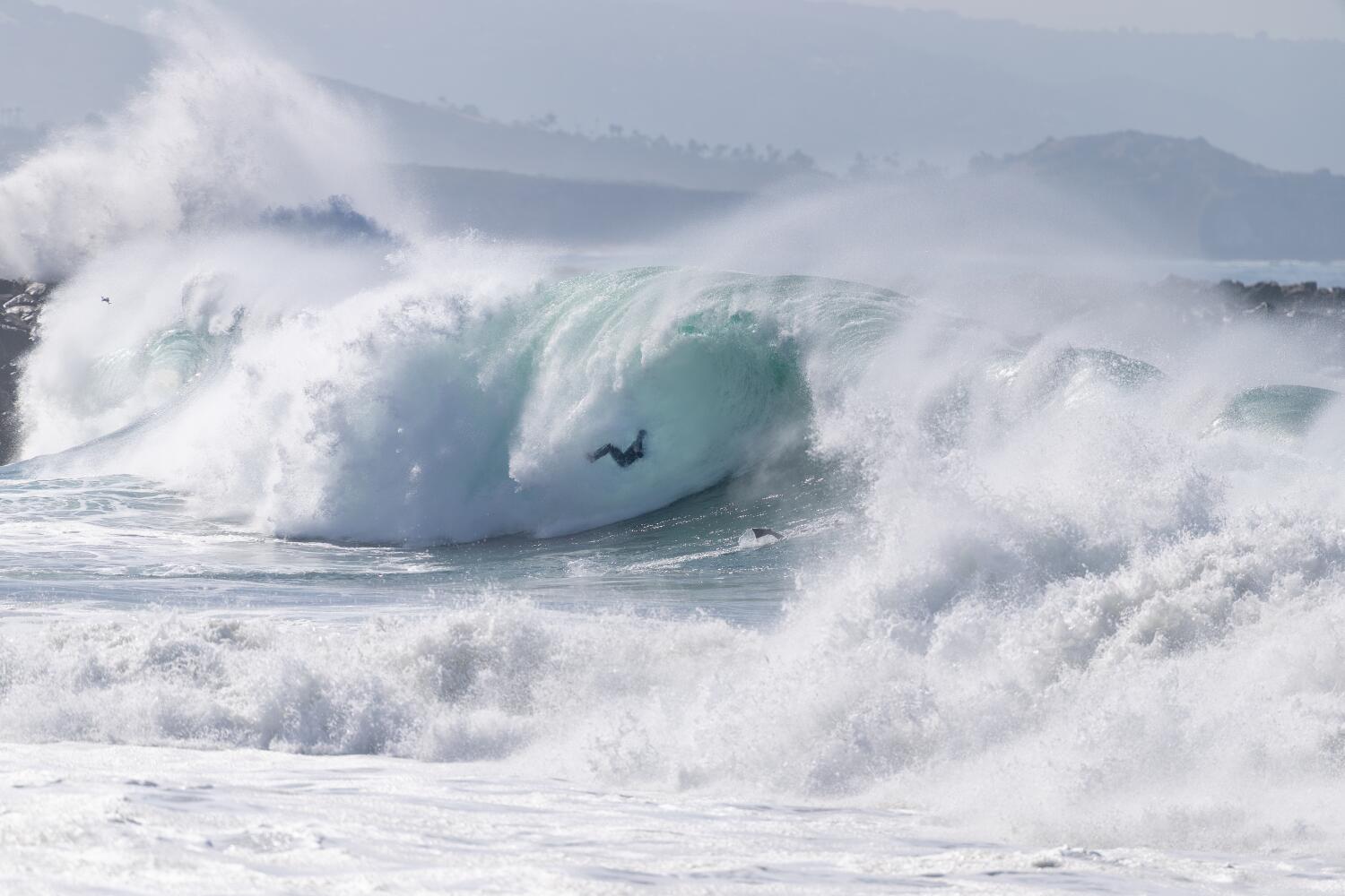 Source-feed image associated with New heat wave to hit SoCal: Muggy nights, high temps, dangerous surf from Tropical Storm Elida