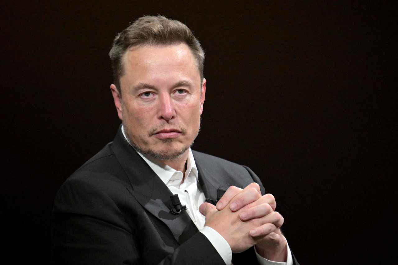 Source-feed image associated with Tesla’s stock could rise 20% thanks to the potential for a SpaceX merger, analyst says