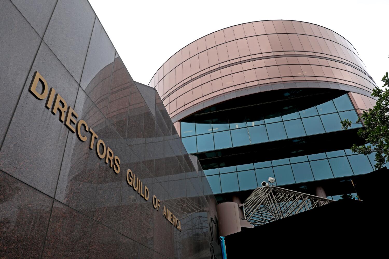 Source-feed image associated with Director's Guild reaches tentative deal with studios