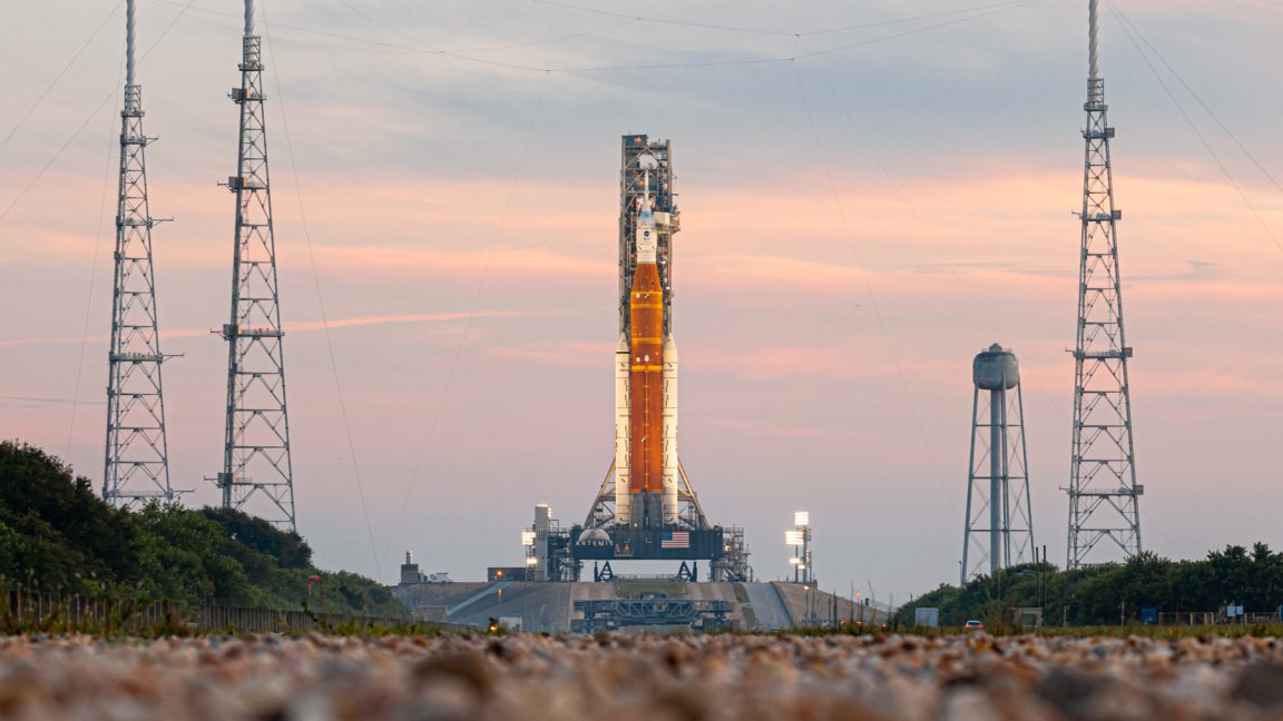 Source-feed image associated with Report: Kennedy Space Center not ready for era of super heavy rockets