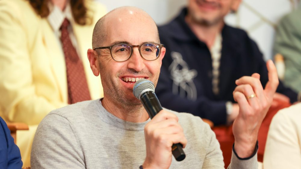 Source-feed image associated with LISTEN: ‘Abbott Elementary’ Exec Producer Justin Halpern Juggles Multiple Series and His Debut Novel