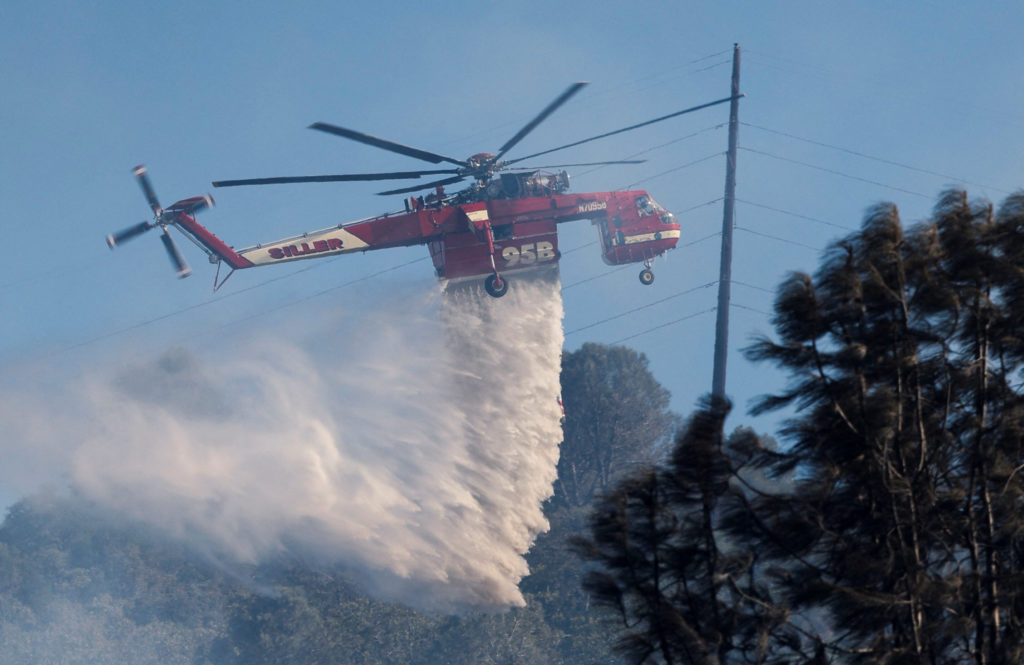 Source-feed image associated with Pilots of helicopter that crashed while fighting wildfire in Utah are dead, officials say