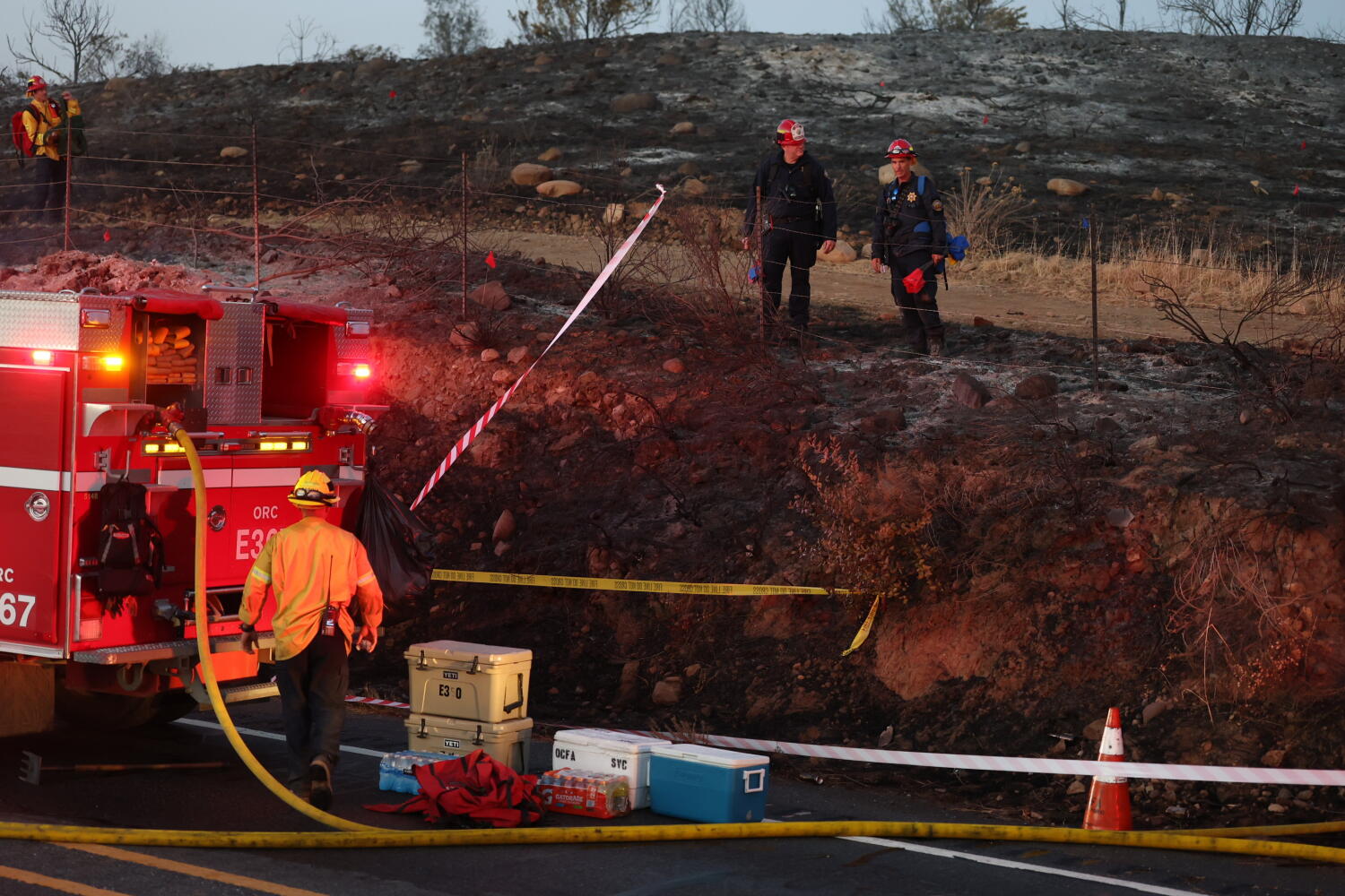 Source-feed image associated with Brush fire briefly closes Glendale Freeway as larger blaze blackens 200 acres in O.C.