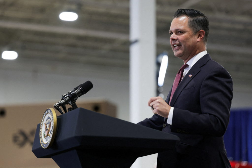 Source-feed image associated with Iowa Republicans in battleground House races join vote to halt the Iran war