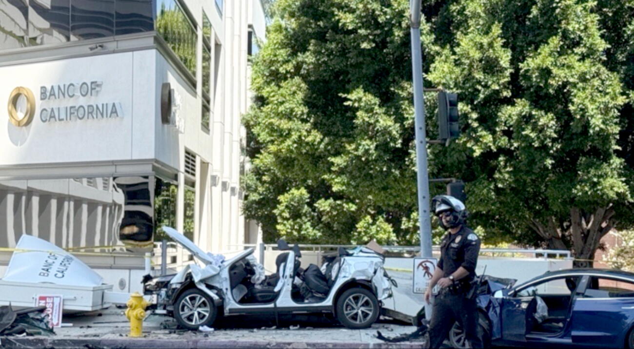 Source-feed image associated with Encino collision leaves 1 dead, 5 wounded