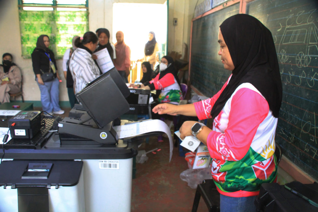 Source-feed image associated with After decades of insurgency, Muslim region in Philippines votes in its first parliamentary election