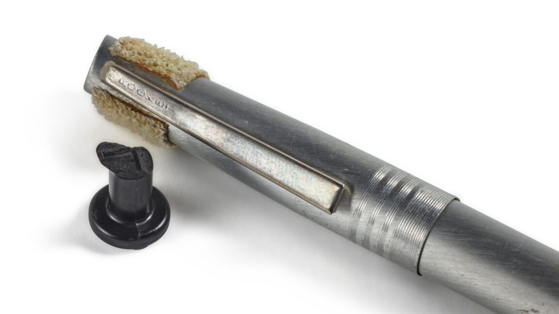 Source-feed image associated with Buzz Aldrin sells famous felt-tip pen that helped launch Apollo from the Moon