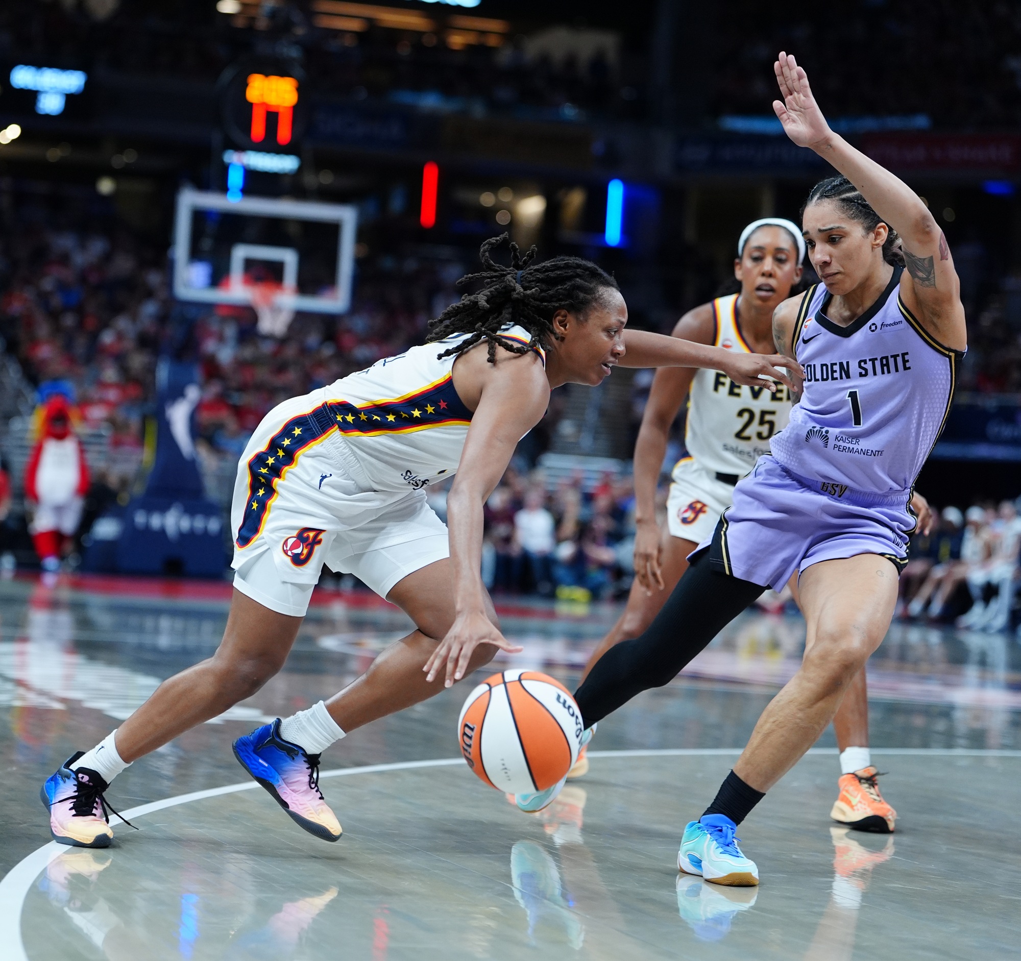 Source-feed image associated with Golden State Valkyries Beat Indiana Fever 88-75 for 8th Straight Victory