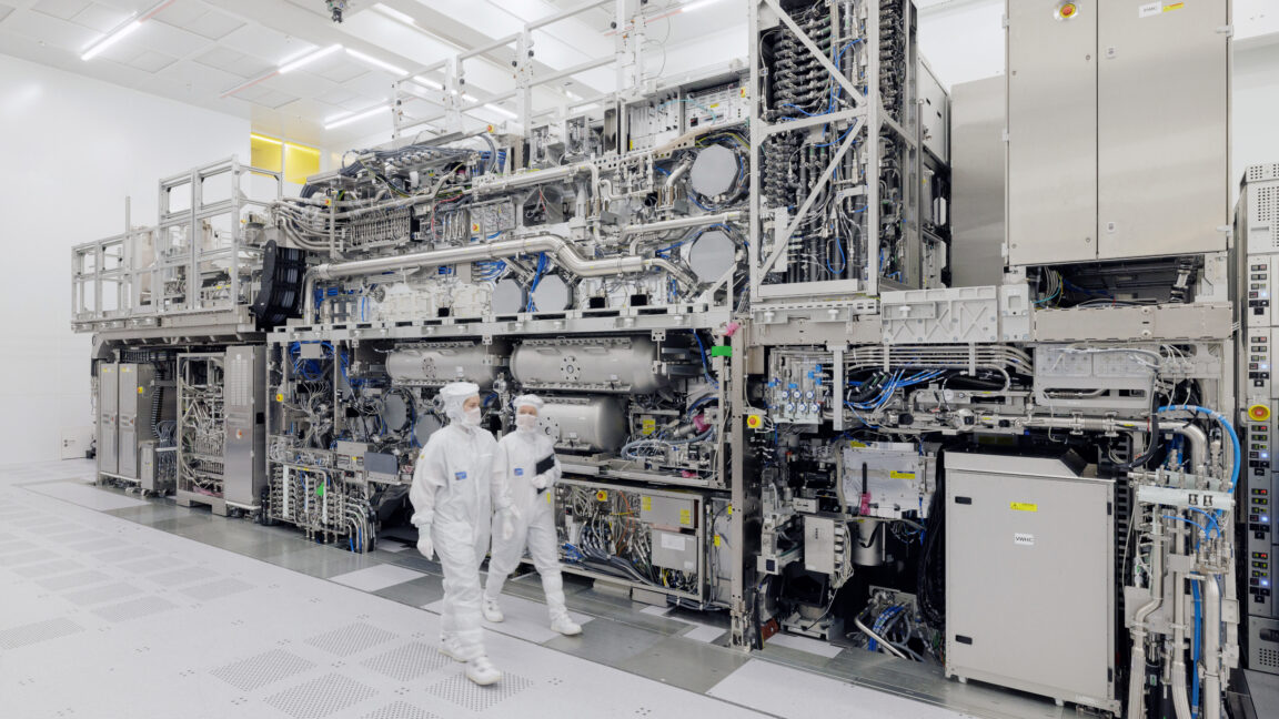 Source-feed image associated with Top chipmakers embrace ASML’s $400M machines, agree to crucial chipmaking change